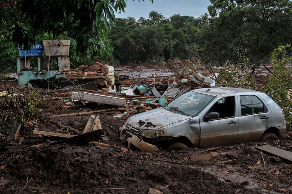 Rompimento da barragem de Brumadinho, em Minas Gerais, deixou 272 mortos. Empreendimento era considerado de risco médio (Foto: Felipe Werneck/Ibama)