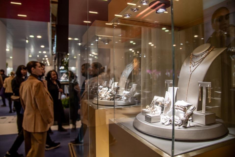 A feira Vicenzaoro reúne anualmente na Itália os principais nomes dos setores de ouro e joias. A Europa foi o destino de 42% do ouro exportado pelo Brasil em 2024 (Foto: Divulgação/Vicenzaoro)