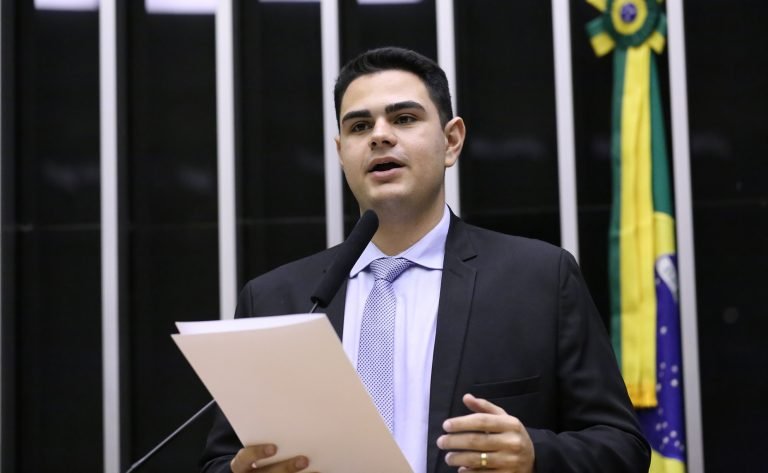 Discussão e votação de propostas legislativas. Dep. Icaro de Valmir (PL-SE)