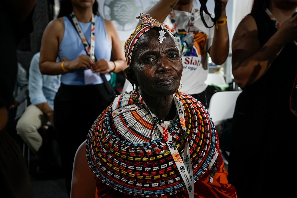 Anciã africana participa de mesa de debates com lideranças mulheres (Foto: Fernando Martinho/Repórter Brasil)