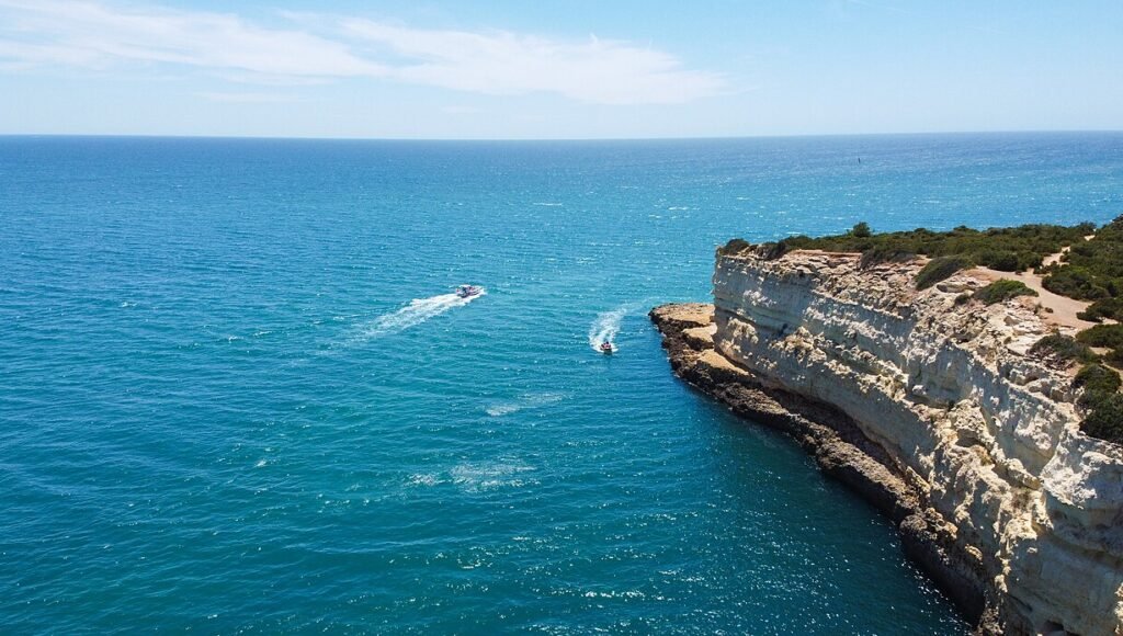 “O oceano produz mais da metade do nosso oxigênio e absorve 90% do calor excedente das nossas emissões”, diz Marinez Scherer, enviada especial para oceanos na COP30 (Foto: Rcuri17/Wiki)