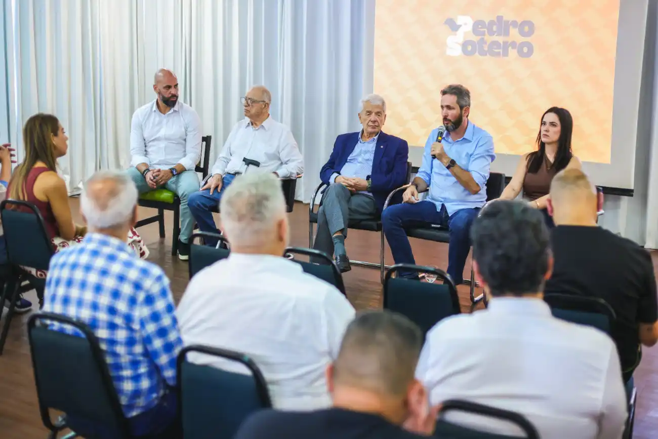 em café da manhã com a imprensa local, ex prefeito francisco rossi declarou apoio à pre candidatura de pedro sotero à câmara federal (foto marcelo deck)