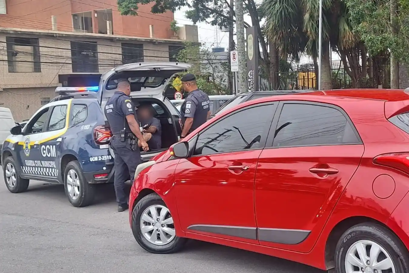 gcm cotia carro clonado