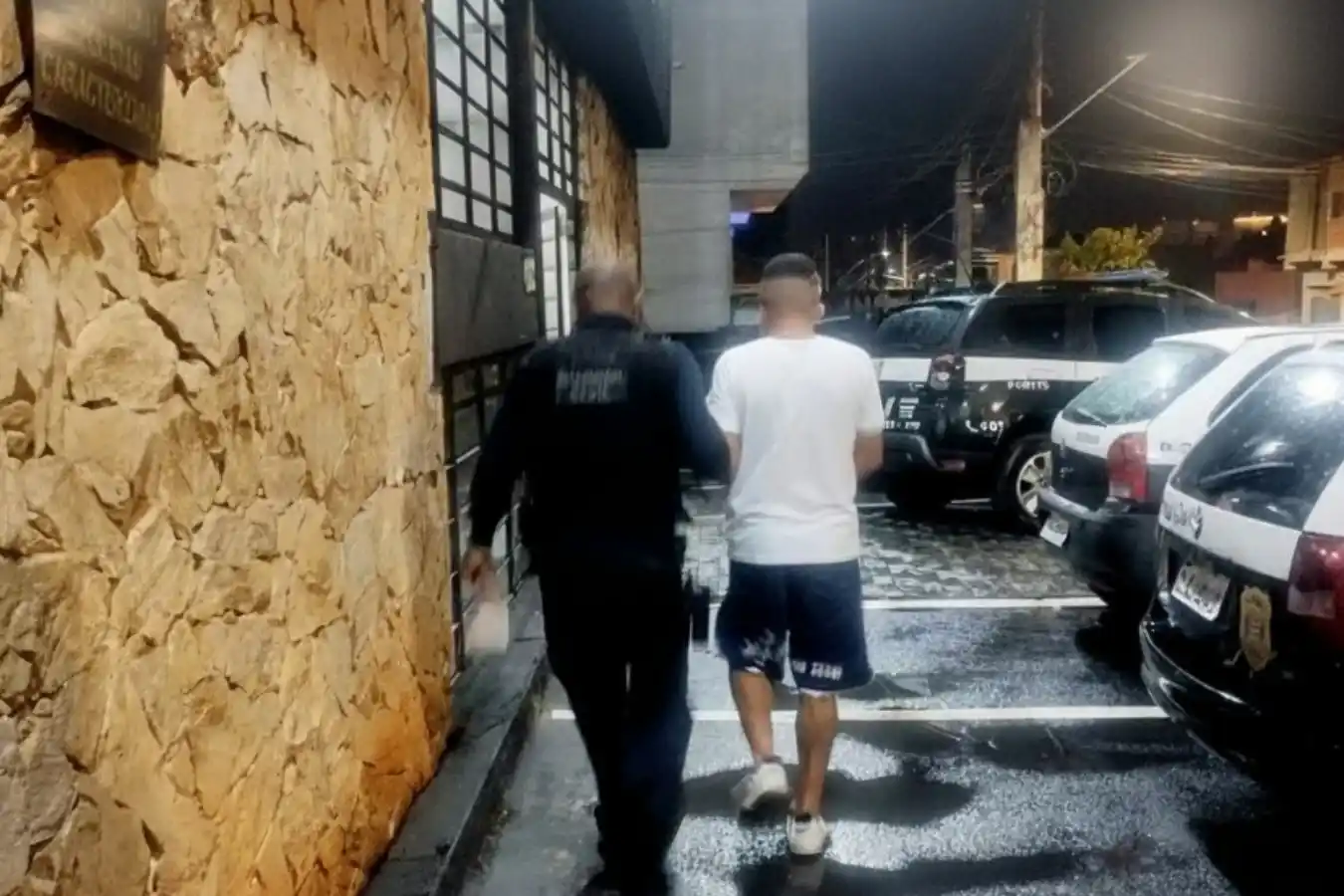 homem tenta furtar loja e acaba preso carapicuiba