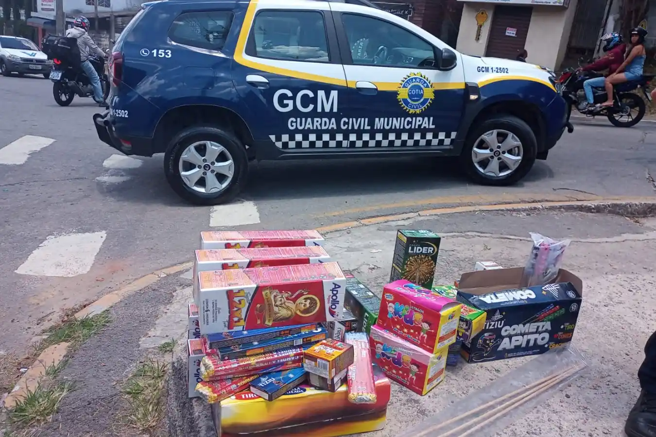 venda irregular de fogos de artificio gcm cotia