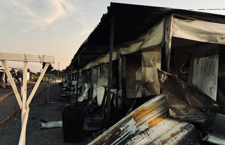 Alojamentos queimados por trabalhadores que se revoltaram com condições degradantes em construção no Mato Grosso (Foto: Vagner Teixeira Maciel GSI/PGT/MPT)