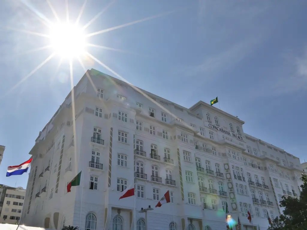 Copacabana Palace fez a transição da escala 6x1 para a 5x2 sem alterar carga horária e salários e diz que decisão facilita a retenção de empregados (Foto: Tânia Rêgo/Agência Brasil/Julho de 2023)