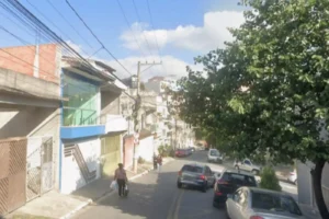 Homem sofre choque elétrico após encostar barra de ferro na rede em Barueri