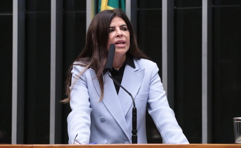 Discussão e votação de propostas legislativas. Dep. Antônia Lúcia (REPUBLICANOS - AC)