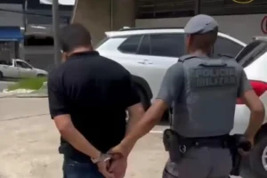 Homem é preso após perseguir e ameaçar a ex com arma de fogo em Osasco