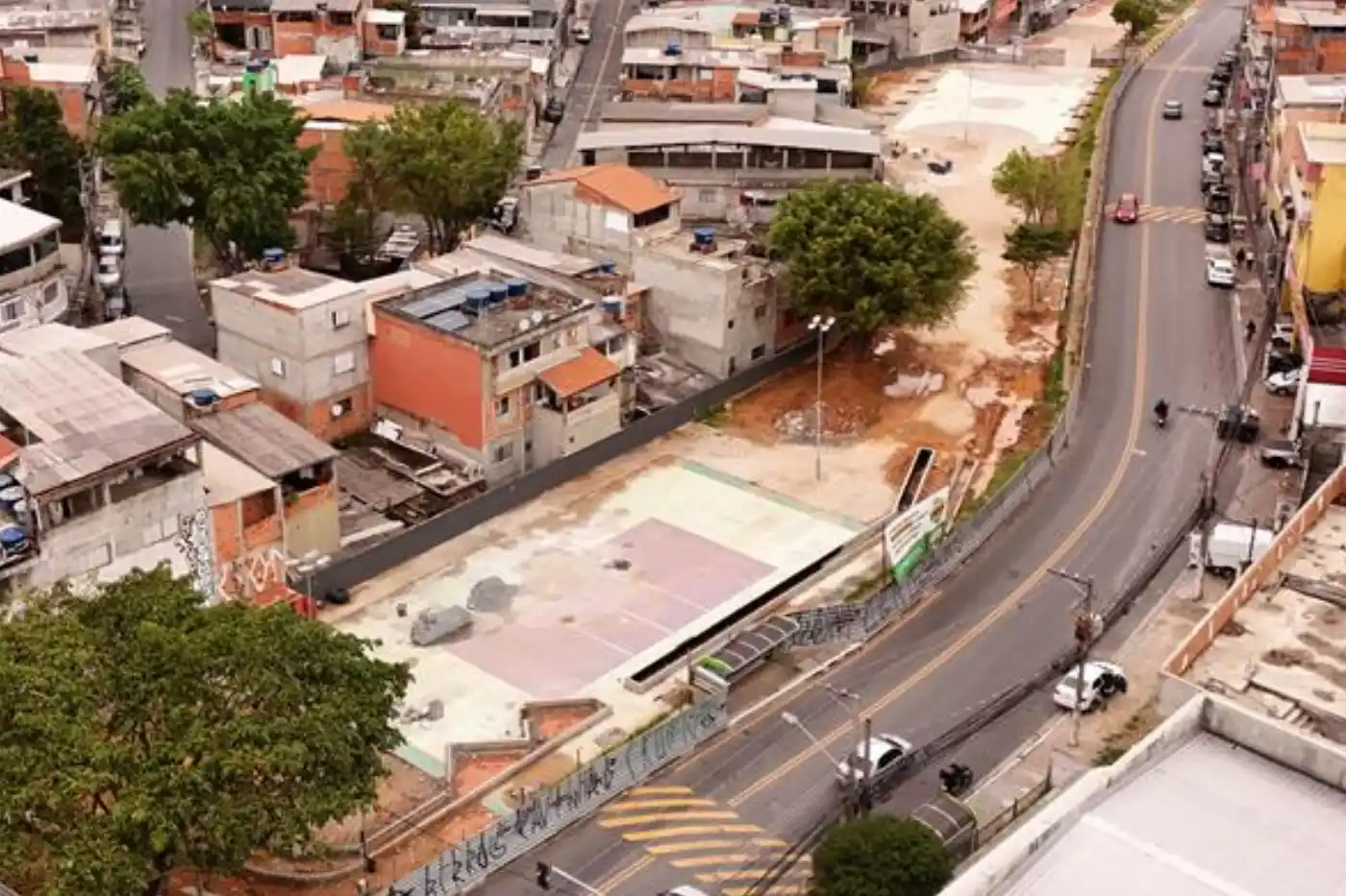 reforma de praça no mutinga barueri