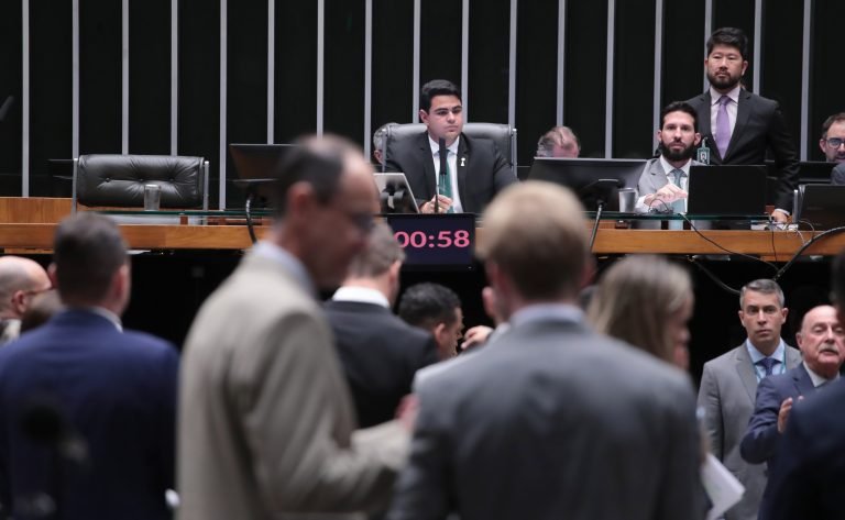 Discussão e votação de propostas legislativas. Dep. Icaro de Valmir (PL-SE)