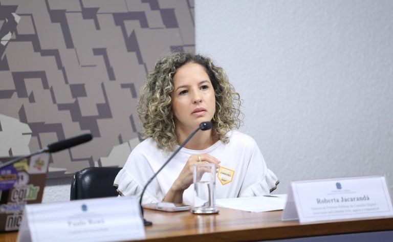 Audiência Pública - ECA Digital e demais projetos de proteção à criança e adolescente no ambiente digital, sob o ponto de vista da sociedade civil. Diretora de Políticas Públicas do Conselho Digital – Associação pela internet livre, segura e responsável, Roberta Jacarandá