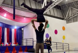 Espetáculo gratuito Picadeiro Místico leva arte circense ao palco da Praça das Artes em Barueri