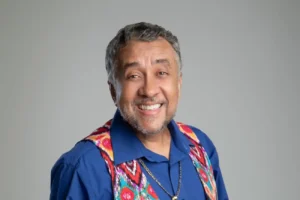 Paulinho Gogó apresenta stand-up “Só e Bem Acompanhado” em Osasco