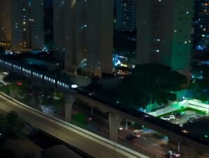 São Paulo Iluminada nos Trilhos Dourados: O Passeio Noturno que Transforma a Cidade em Romance