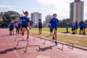 Crianças aprendem e se divertem no programa Escola de Esporte, da Prefeitura de Jundiaí