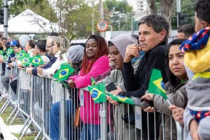 Desfile de 7 de Setembro leva centenas de famílias à Avenida Luiz Latorre