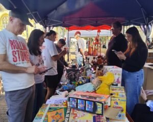 Feira de Artes Plásticas e Antiguidades reúne arte, coleções e novos talentos na Praça da Matriz, neste domingo (20)