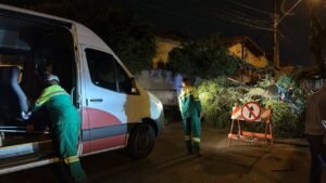 Prefeitura mobiliza equipes para liberar vias e garantir segurança após chuva deste domingo (11) em Jundiaí